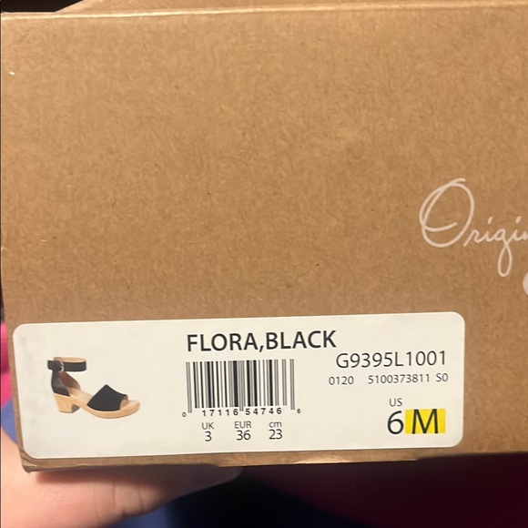 Dr. Scholl's Black and Tan Sandals with Wedge Heel - Picture 8 of 8